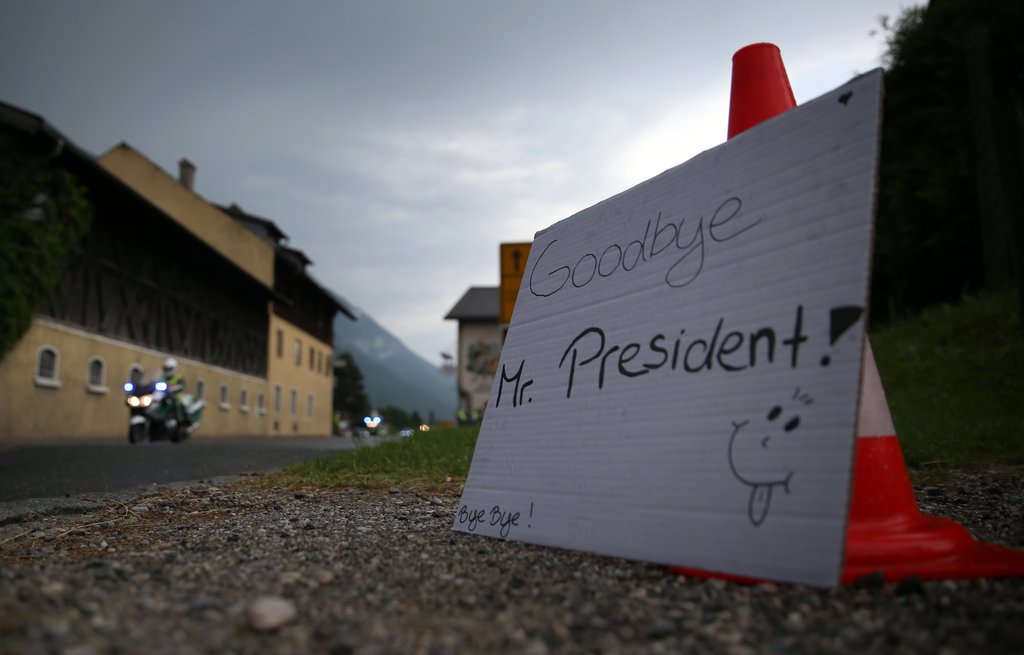 G7-Gipfel 2015 - Abreise Ein Schild mit der Aufschrift "Goodbye Mr. President" steht am 08.06.2015 an der Bundesstraße B2 in Oberau (Bayern) bei Garmisch-Partenkirchen.