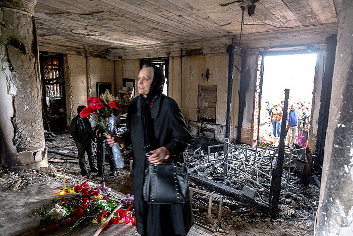 Gewerkschaften, 48 Menschen verbrannt. Das Haus wurde mit Molotowcocktails beworfen, Menschen, die sich aus dem Feuer retten wollten, sprangen aus den Fenstern und wurden auf dem Boden liegend in den Tod geprügelt. Seit fünf Jahren können die Schuldige