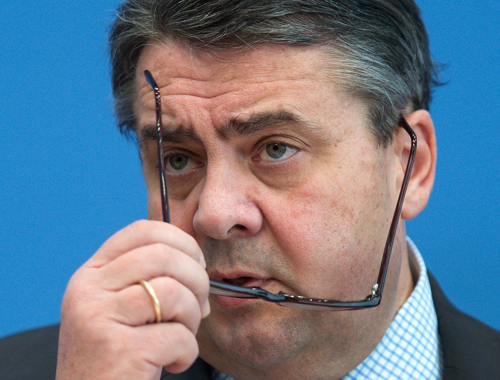 Wirtschaftsminister Gabriel zu Rüstungsexporten 2015 /dpa