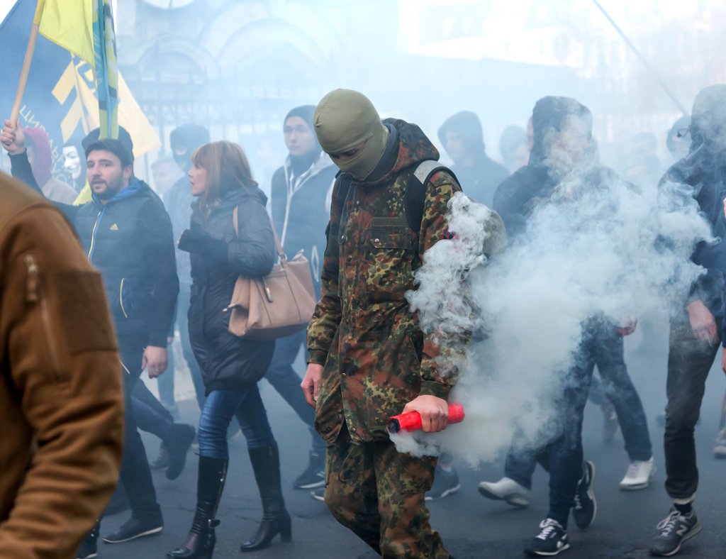 Die Allianz der ukrainischen Regierung mit islamistischen Terroristen stellt die Ukraine in eine Reihe mit den Staaten der Achse des Bösen