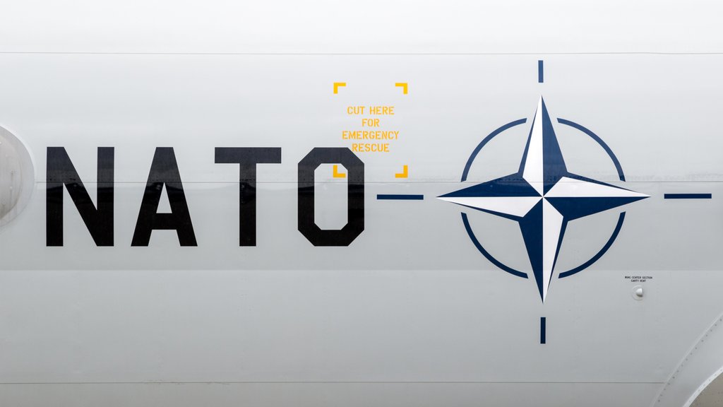 Hat die Ukraine die NATO für Provokationen in der Straße von Kertsch benutzt? Der Ukrainische Plan, mit Gewalt die Straße von Kertsch zu passieren, hätte zu einem direkten Zusammenstoß zwischen Russland und der NATO führen können. Man kann endlos darüber streiten, ob die Fahrt mehrerer ukrainischer Kriegsschiffe in die Straß