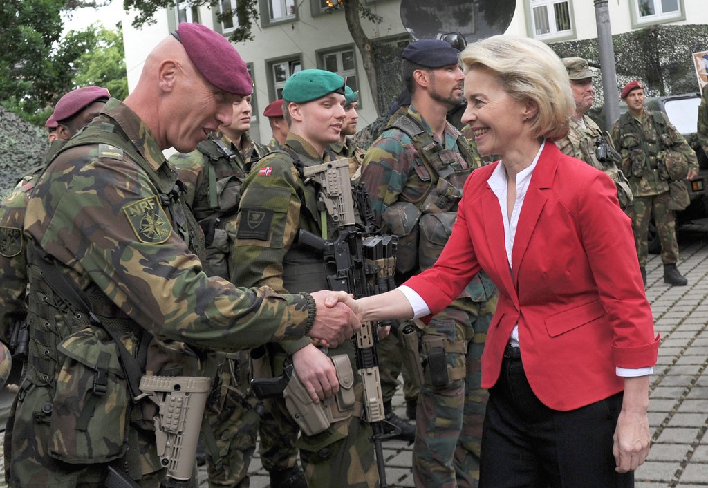 Verteidigungsminister besuchen NATO-Truppe in Münster
