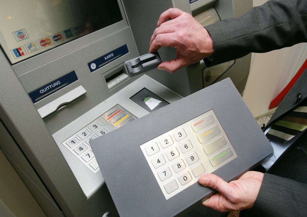 Skimming Foto: Thomas Frey/dpa