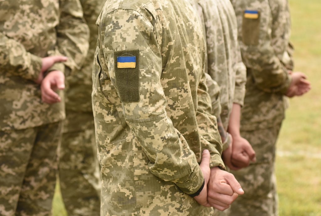 Die Volksmiliz der DNR nahm am 22. Mai bei Elenovka (ukrainisch Olenivka) eine Gruppe von acht Soldaten der ukrainischen Regierungstruppen gefangen, die über die Frontlinie auf das Gebiet der DNR einsickern wollten. Dabei konfiszierte die Volksmiliz nebe