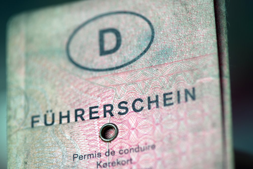 52,5 Jahre Fahrverbot wegen Parkrempler Foto: Federico Gambarini/dpa +++(c) dpa