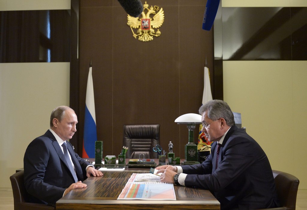 Russian President Vladimir Putin meets with Russian Defence Minister/dpa